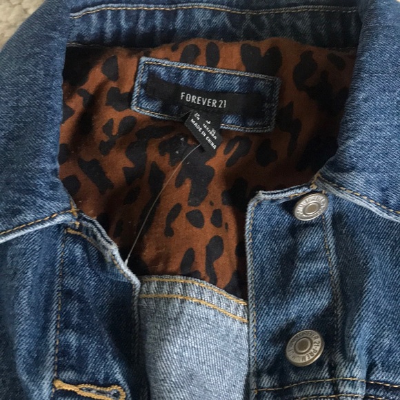 NWOT Forever 21 Cropped Raw Hem Denim Jacket - Picture 7 of 7